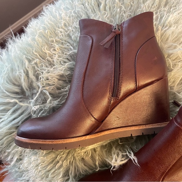 Sofft Women's Brown Ankle Boots - Picture 5 of 7
